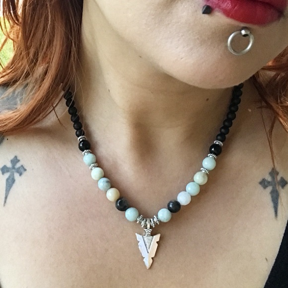 Genuine amazonite & onyx choker arrow necklace - Picture 2 of 10